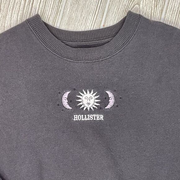 Hollister Men's Size Small Black Embroidered Fleece Lined Pullover Sweater - Picture 4 of 7